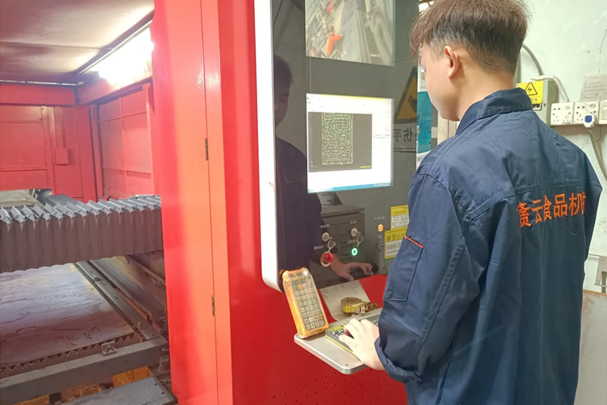 GanYun Food Machinery factory &middot; CNC Operation
