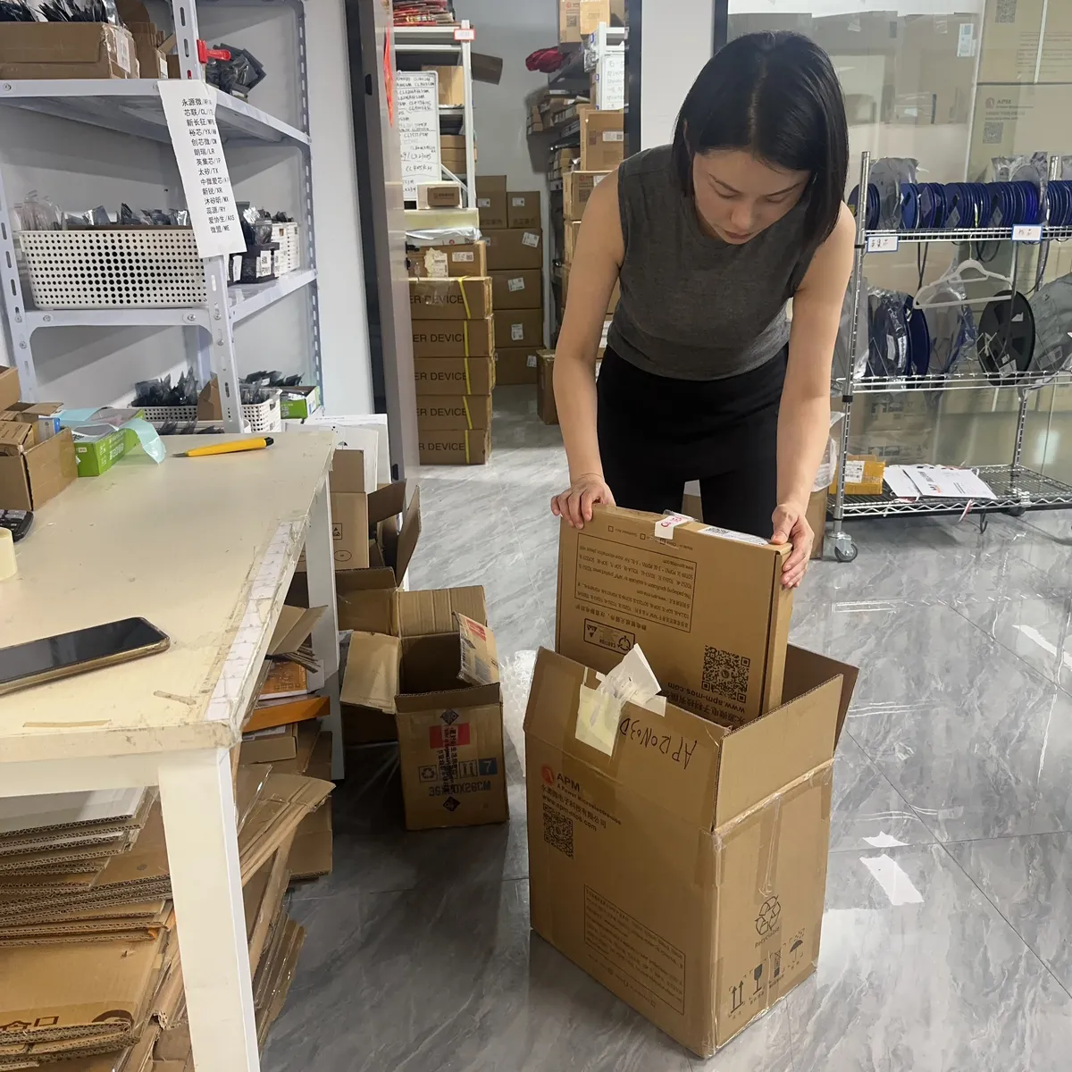 Order picking and packing at Huihexin