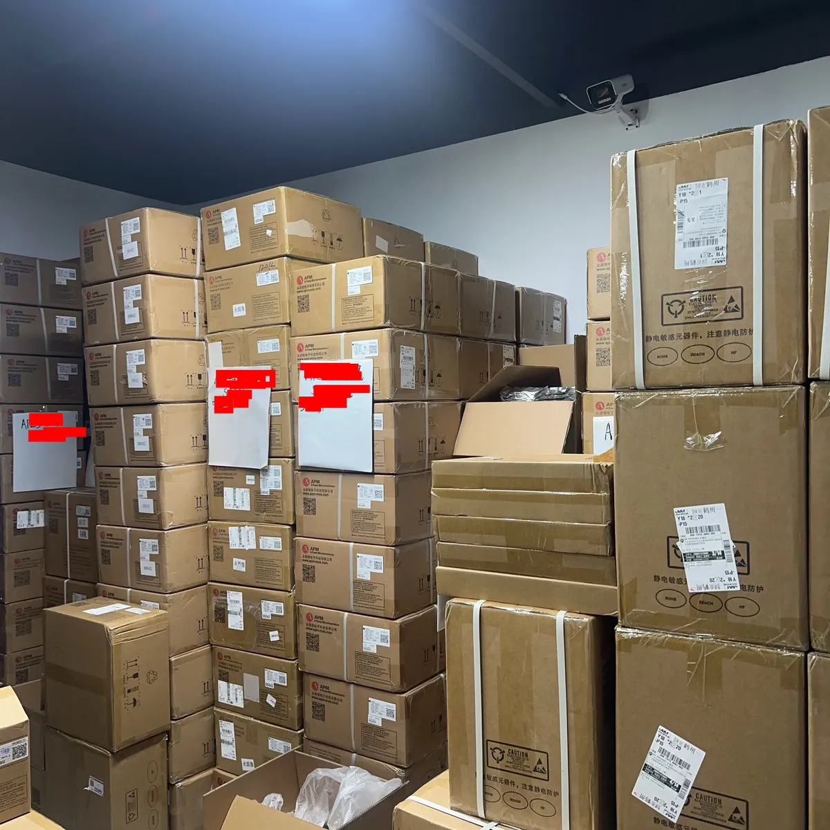 Racked component storage at Huihexin Shenzhen warehouse