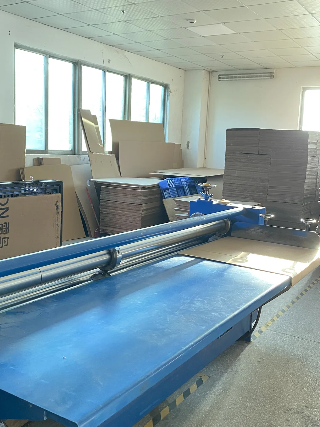 Slotting and creasing machine at Jindong Packaging
