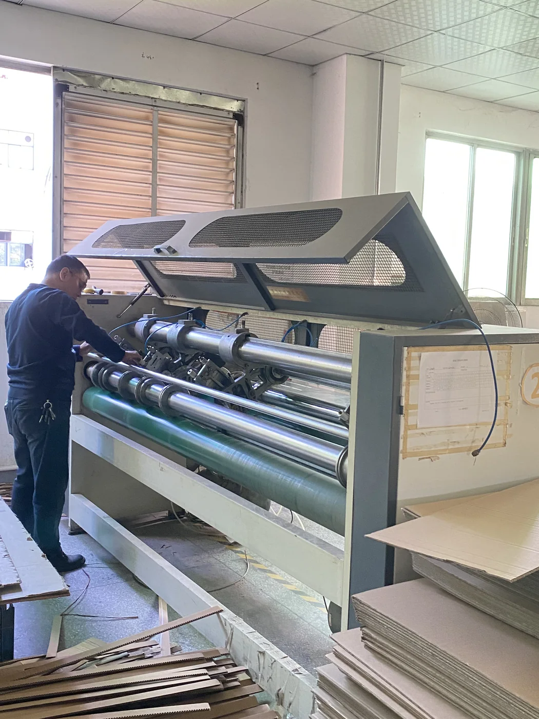Second slotting and creasing line at Jindong Packaging