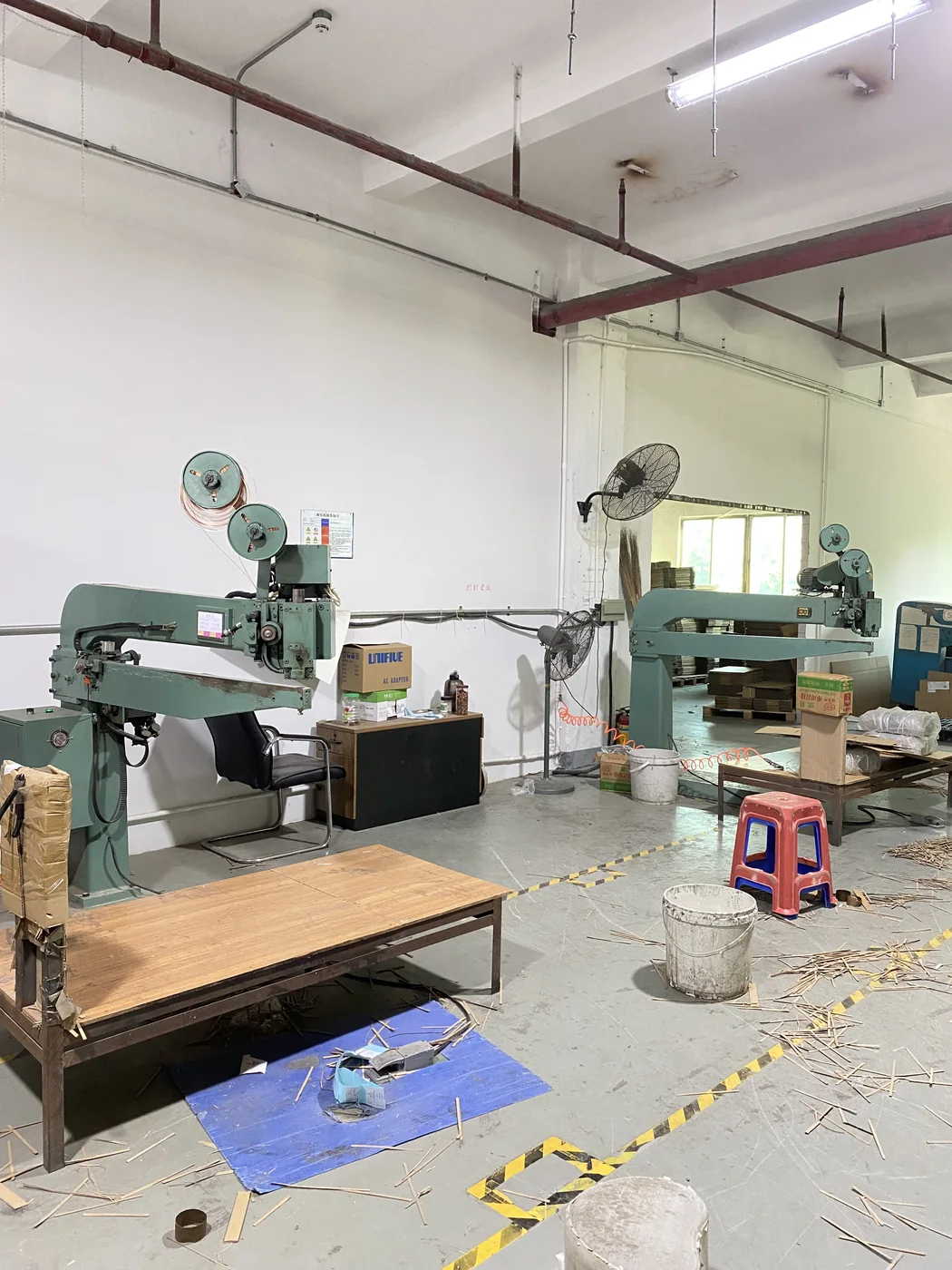 High-speed carton stitching machine at Jindong Packaging
