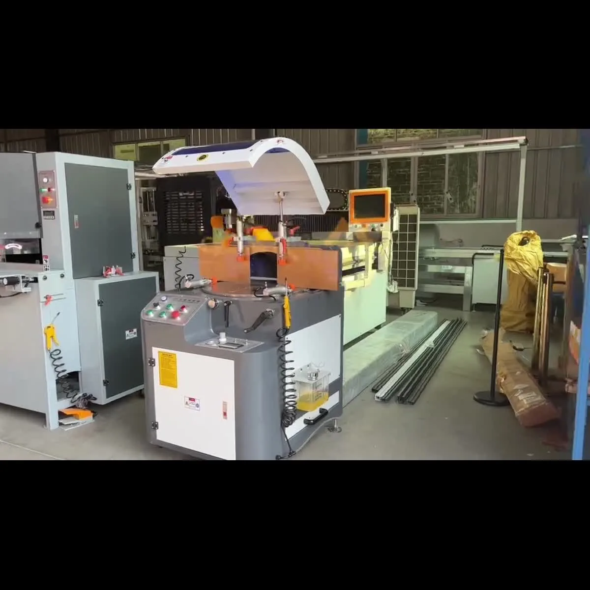 Manlide 500 Any-Angle Cutting Saw — aluminum machinery demo