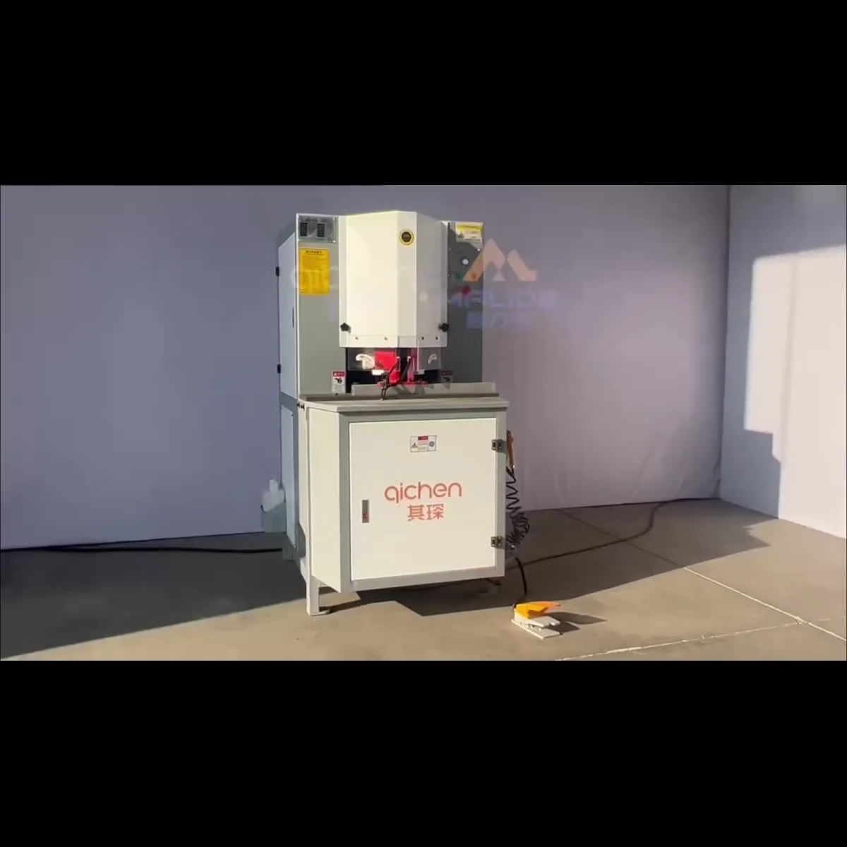 Manlide 885 Double-Head Saw — aluminum machinery demo