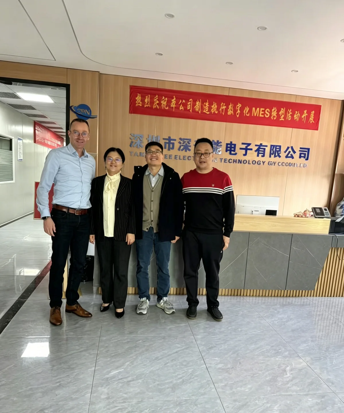 Overseas buyer visiting the Shenpuneng Electronics factory in Shenzhen