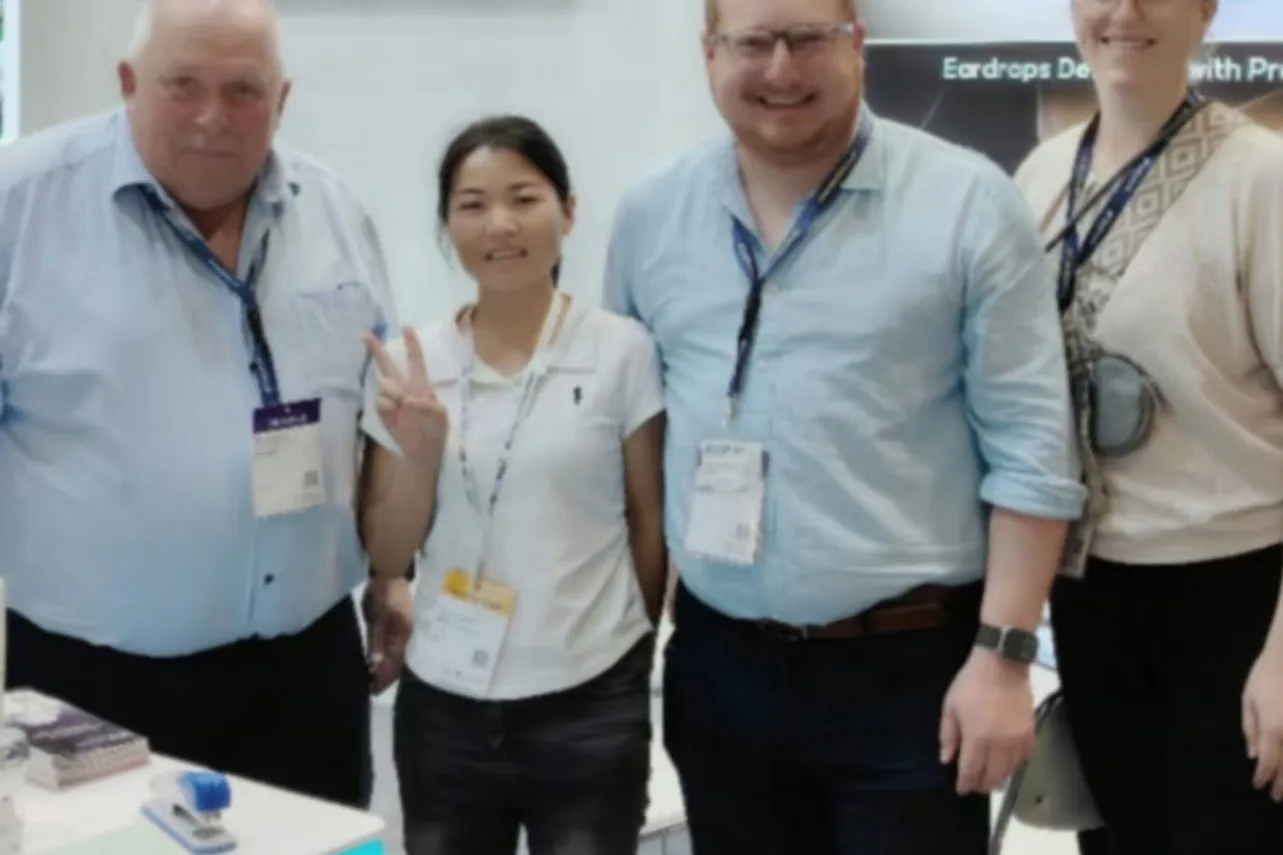 Overseas buyers with the Shenpuneng team — factory visits and trade shows