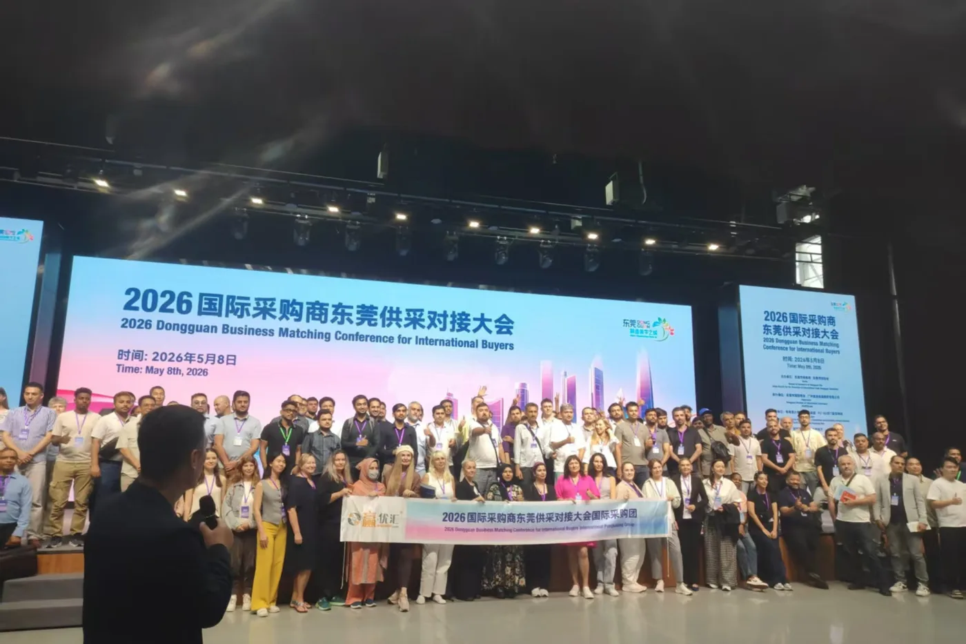 Overseas buyers with the Shenpuneng team — factory visits and trade shows