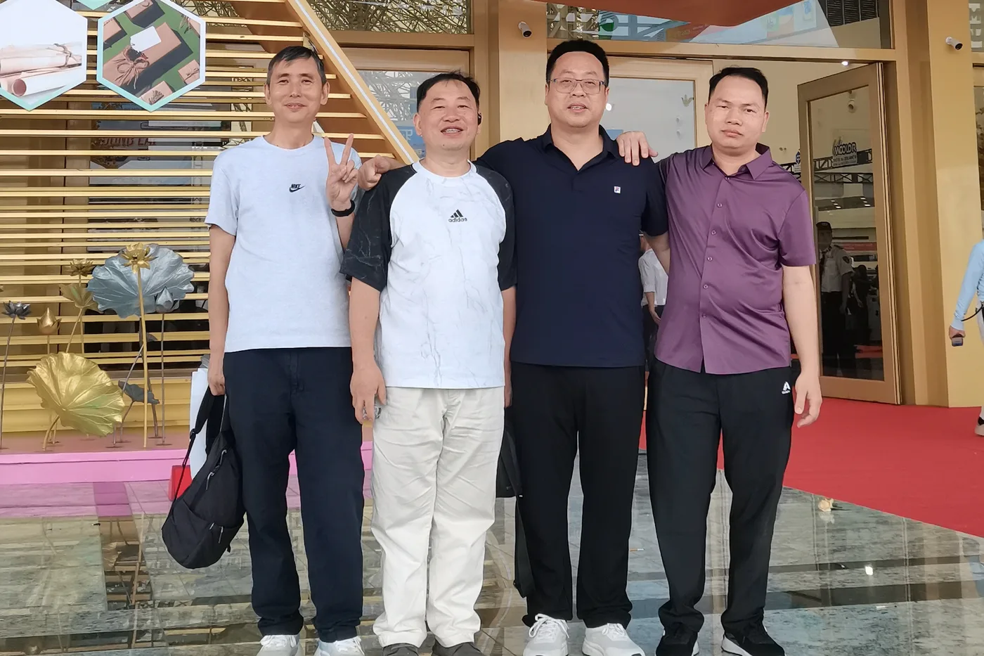 Overseas buyers with the Shenpuneng team — factory visits and trade shows