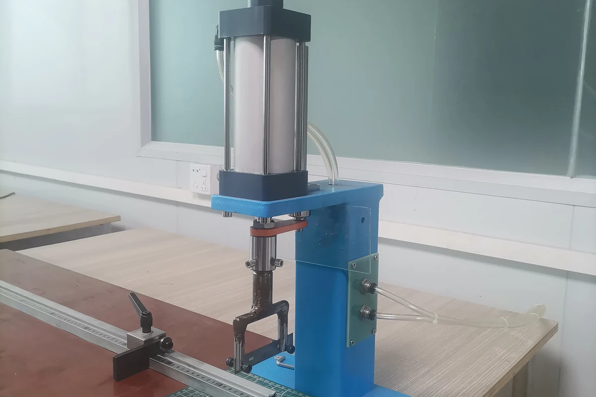 Zanyu Automotive facility &middot; Hydraulic Press